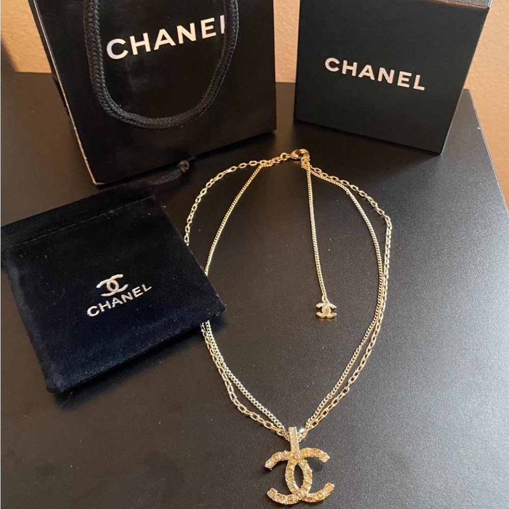 Chanel Necklace (authentic with card)